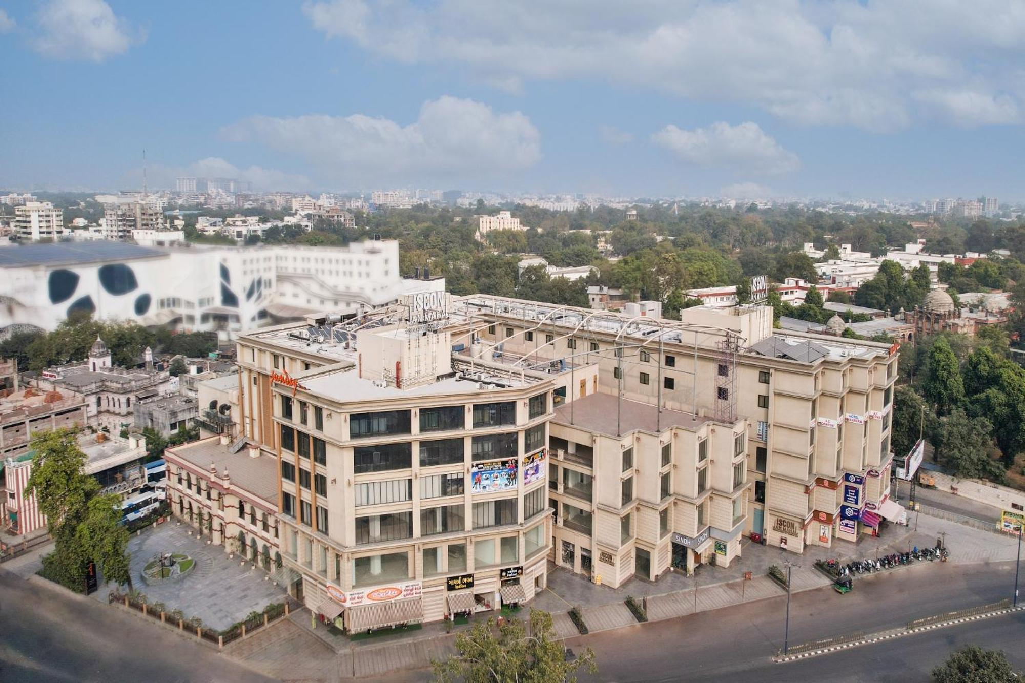 Sunday Hotel Vadodara Exterior foto